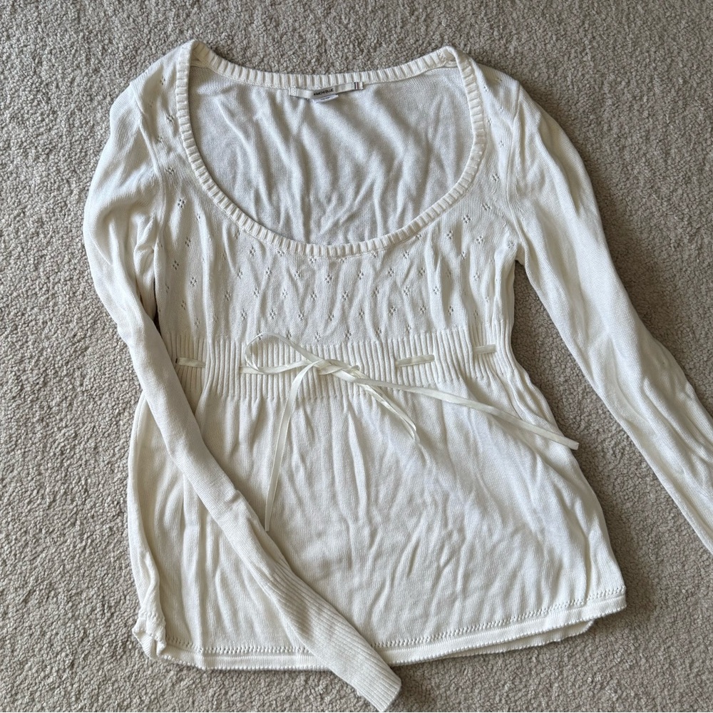 Urban outfitters/kimchi blue white babydoll sweater top with ribbon/bow tie